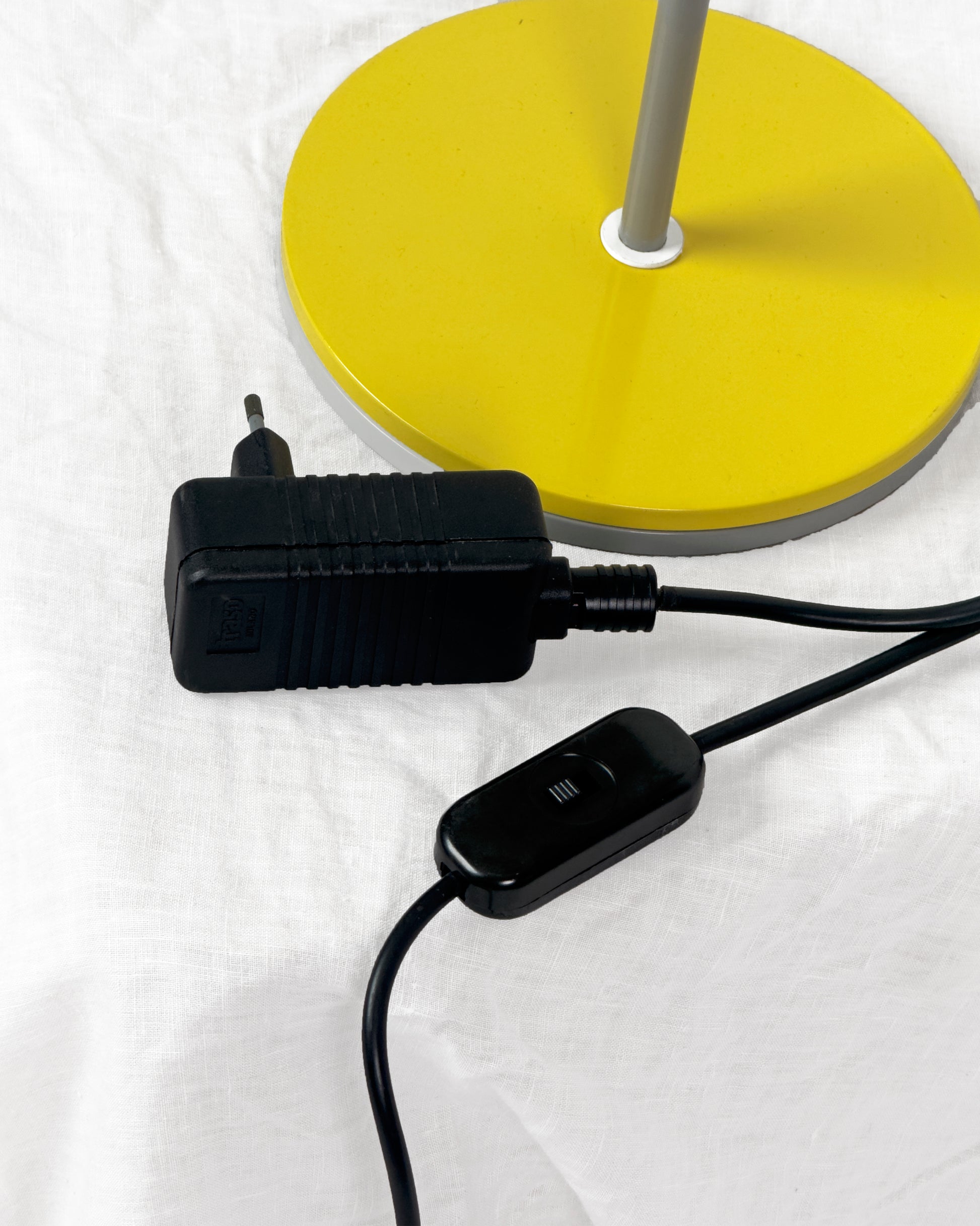 Martinelli Luce Table Lamp, Italy, 1980s – Yellow & Metal Shade