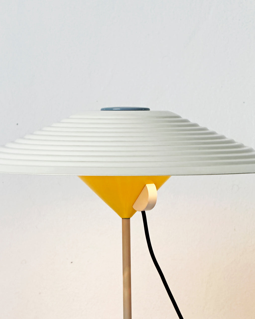 Martinelli Luce Table Lamp, Italy, 1980s – Yellow & Metal Shade