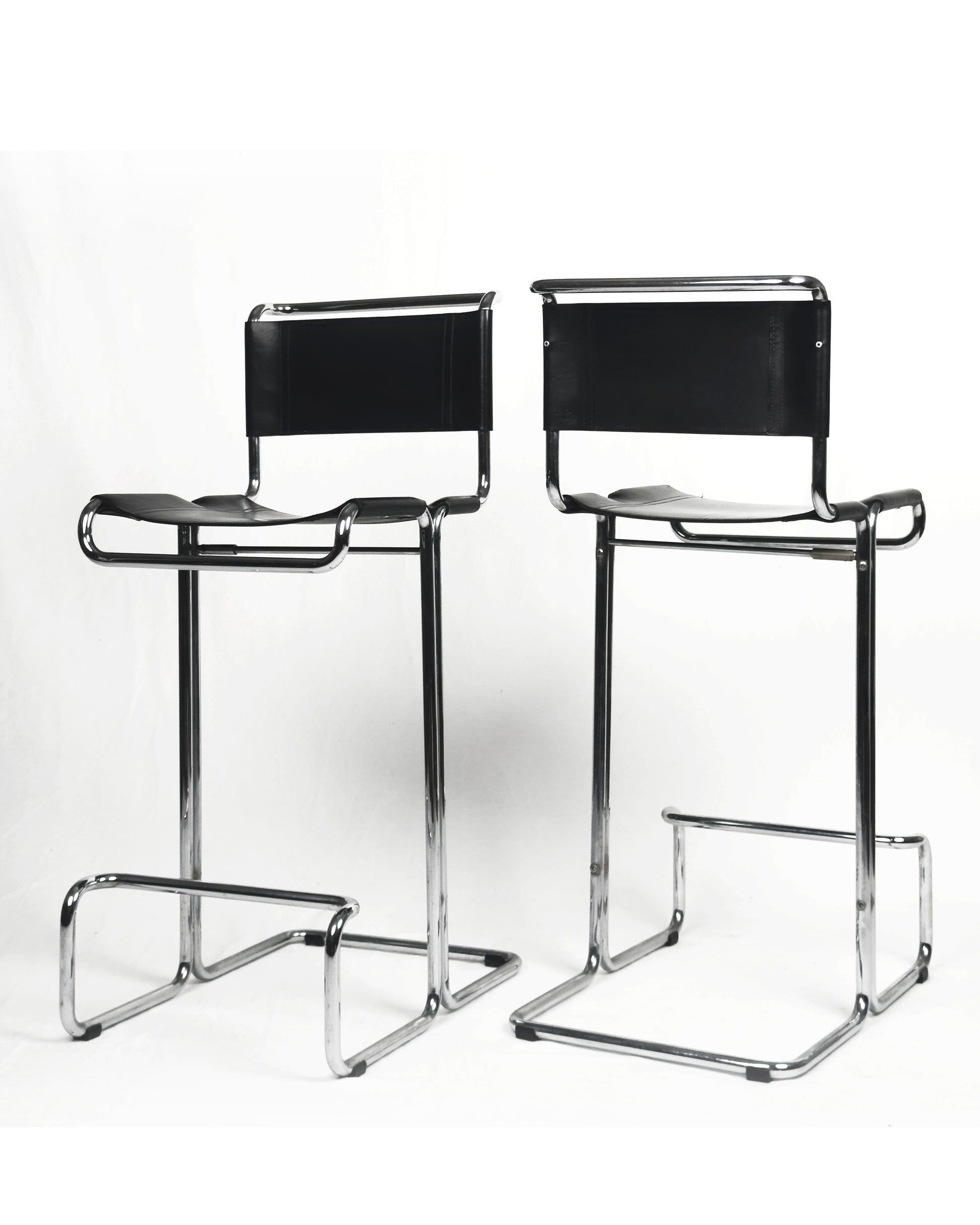 Set of 2 vintage chrome and black leather Bar Stools by Linea Veam, 1960s