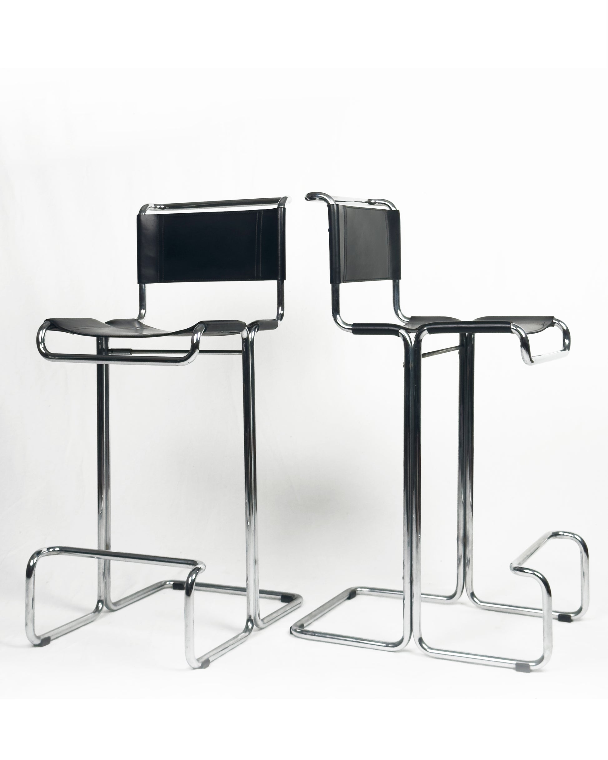 Set of 2 vintage chrome and black leather Bar Stools by Linea Veam, 1960s