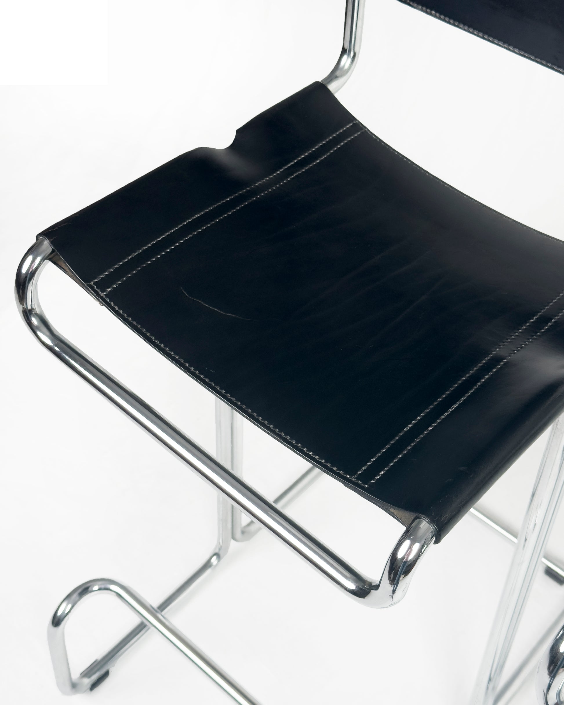 Set of 2 vintage chrome and black leather Bar Stools by Linea Veam, 1960s